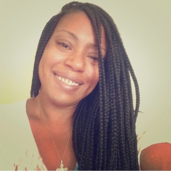 Meet your Posher, Stephanie - Picture 4 of 4